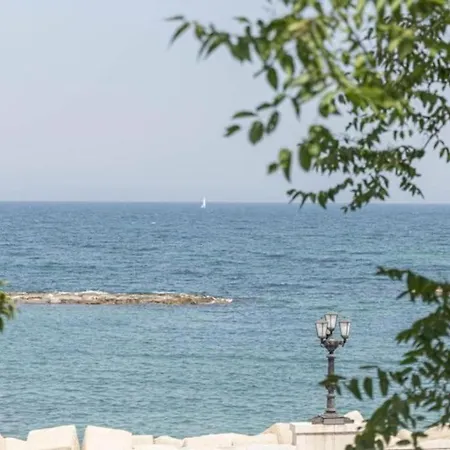 Seaside Refuge - Always Holiday Апартаменты